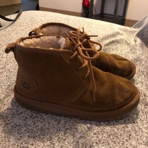 Kids size 5 mini ugg boots